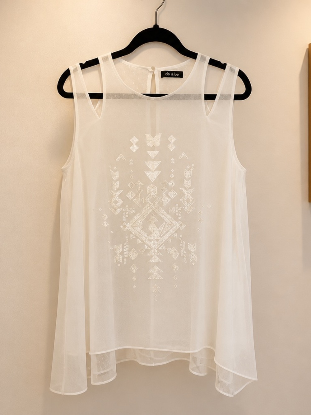 Do & Be White Sheer Sleeveless Blouse ✨ Embroidered Aztec Print Top